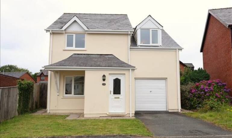 Tudor Gardens, Haverfordwest, Haverfordwest, Pembrokeshire (POM1001787)