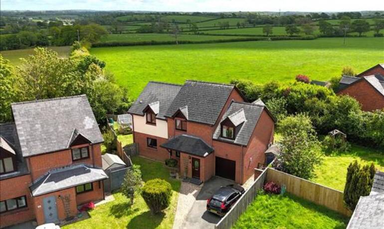 Tudor Gardens, Haverfordwest, Haverfordwest, Pembrokeshire (POM1001871)